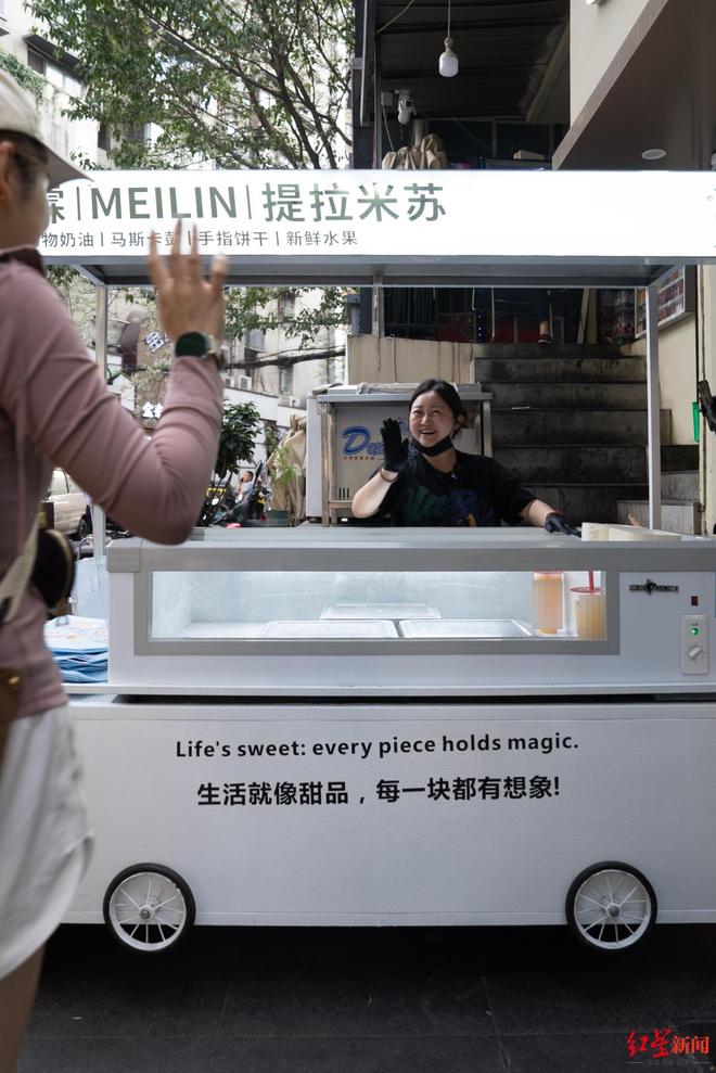 妈妈近况曝光！摆摊卖甜品想踏出重生第一步PG麻将胡了免费模拟器“重庆姐弟坠亡案”