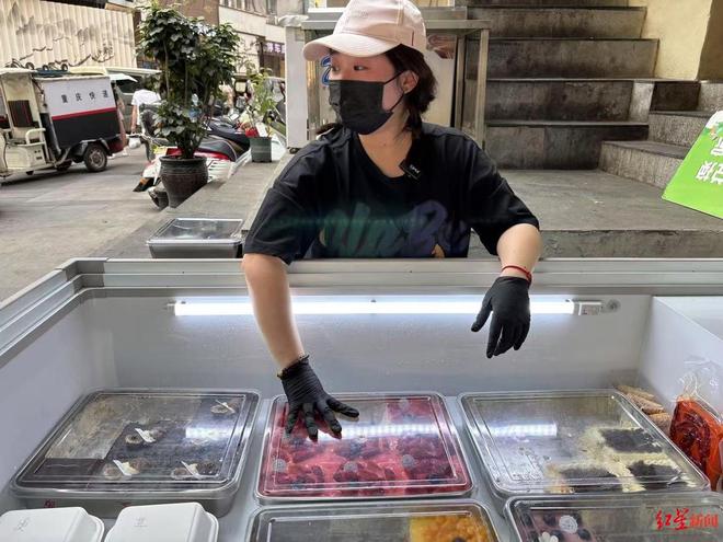 妈妈近况曝光！摆摊卖甜品想踏出重生第一步PG麻将胡了免费模拟器“重庆姐弟坠亡案”(图10)