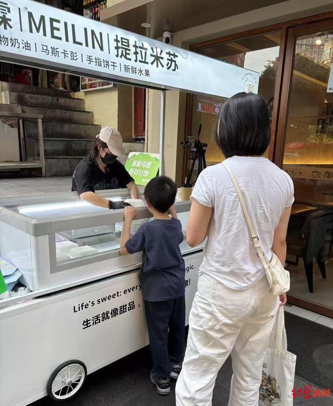 妈妈近况曝光！摆摊卖甜品想踏出重生第一步PG麻将胡了免费模拟器“重庆姐弟坠亡案”(图9)
