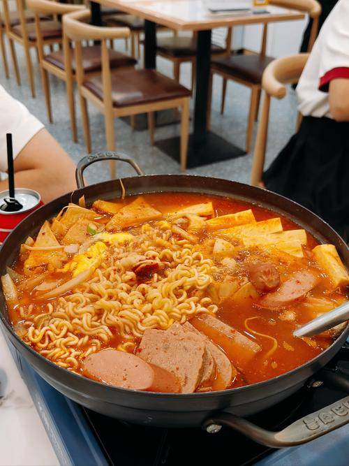 法丰富食材一锅煮寒冷天气里的暖心美食制作指南PG麻将胡了网站入口鲜香四溢的韩式部